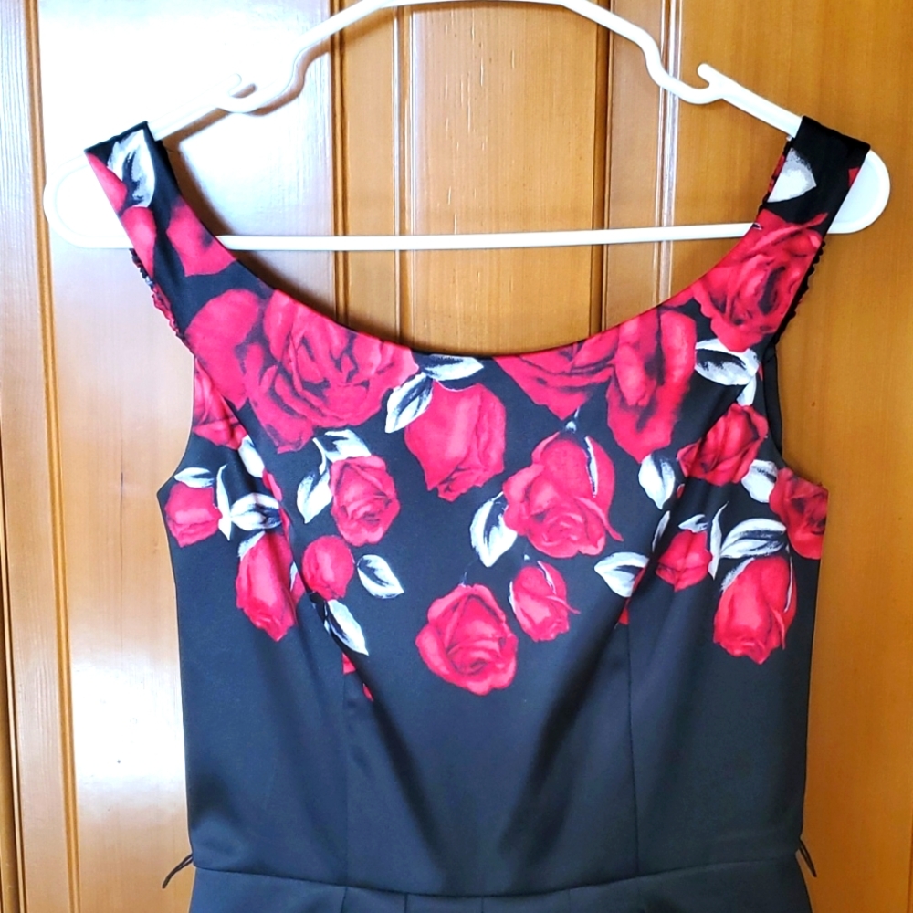 Beautiful White House Black Market Dress - Picture 4 of 8